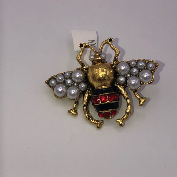 Pearl Bee Brooch - Picture 7 of 7
